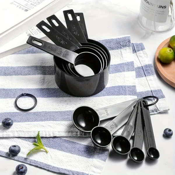 38f840da83c48106adeb1699f7f876a5 10pcs/set, baking black plastic measuring cup