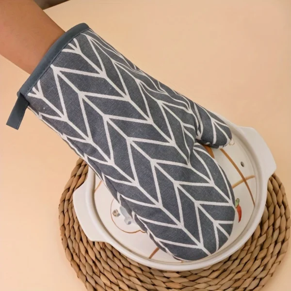 73b47a3f-4f1d-4f16-a5ea-96f18516e835 Nordic Style Heat Resistant Oven Mitts